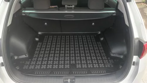Rezaw covorașe negre din cauciuc pentru portbagaj Kia Sportage IV SUV cu tavă superioară, înainte și după facelift