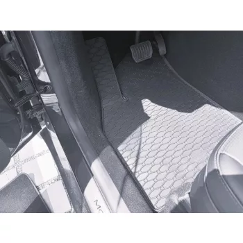   Rigum cu potrivire exactă Covoare auto Tesla Model Y 2025- pentru Juniper!
